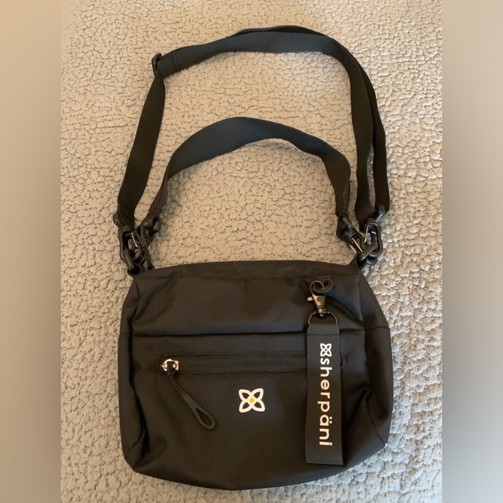 Sherpani Skye Convertible Shoulder Bag- NWOT- Black